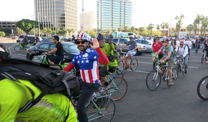 Pedalean al trabajo en Phoenix