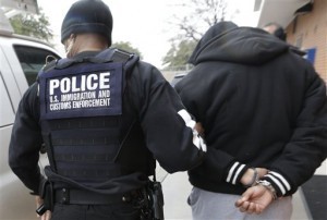 El sistema migratorio de Estados Unidos creció en 500 por ciento entre 1994 y 2013 al pasar de una población promedio diaria de detenidos de seis mil 785 inmigrantes indocumentados a 34 mil 260. Foto: AP