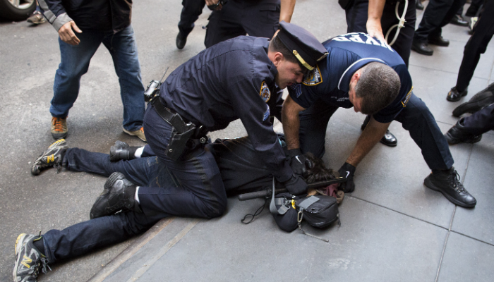 Recomiendan a policía evitar uso excesivo de la fuerza