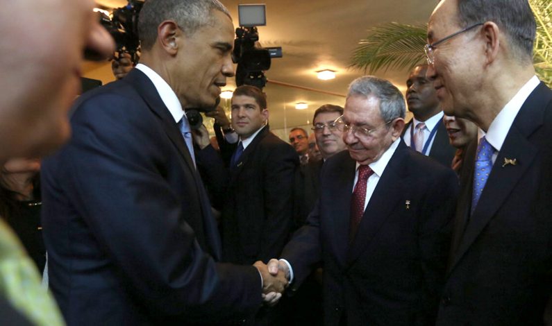 Histórico: Obama y Castro se saludan como amigos reconciliados