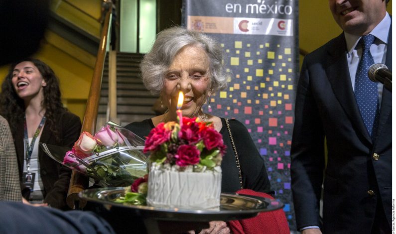 Poniatowska festeja entre lectores