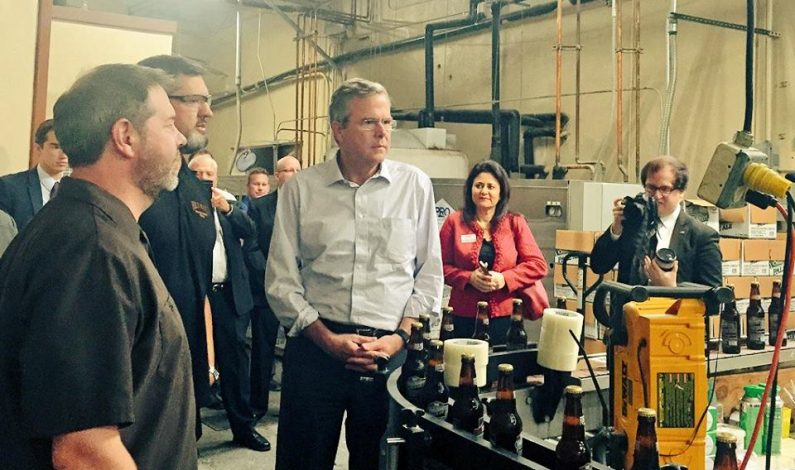 Jeb Bush visita Phoenix