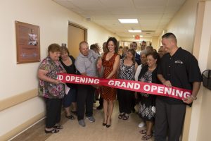 Imagen de una de las inauguraciones de cuartos de hospital en el Centro Médico St. Joseph, en Phoenix. Foto: Cortesía Brad Armstrong