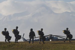 Los jefes de las bases militares de Estados Unidos pidieron al personal mantenerse alerta a personas o paquetes sospechoso. Foto: AP