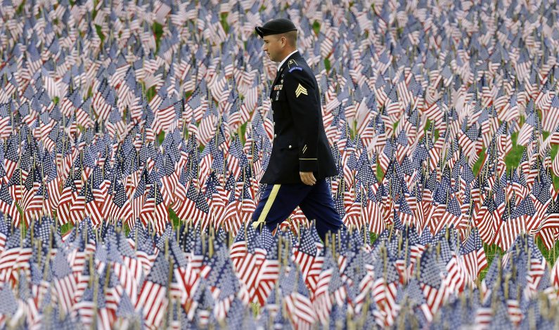 Invita Obama a estadunidenses a honrar a los caídos en combate