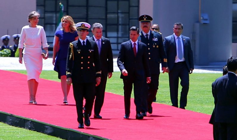 Recibe Peña Nieto a Santos en Campo Marte