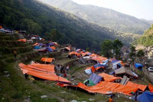 Cientos de personas se agolpan en los campamentos de refugiados improvisados. Foto: Notimex