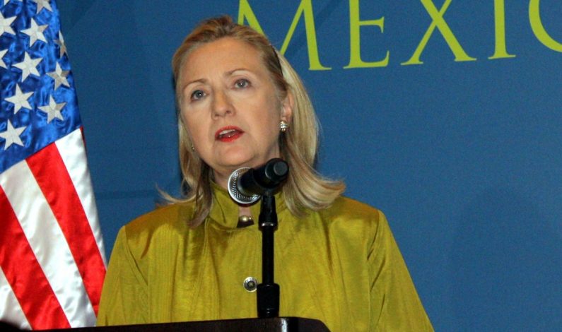 Respalda Hillary Clinton a migrantes