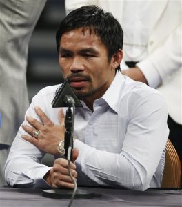 En esta imagen de archivo, tomada el 2 de mayo de 2015, Manny Pacquiao responde a preguntas de periodistas durante una comparecencia tras su pelea por el título mundial contra Floyd Mayweather Jr. en Las Vegas. (Foto AP/John Locher,File)