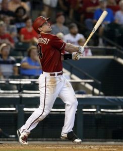 oldschmidt de los Diamondbacks de Arizona batea un jonrón de dos carreras en el tercer inning ante los Cachorros de Chicago