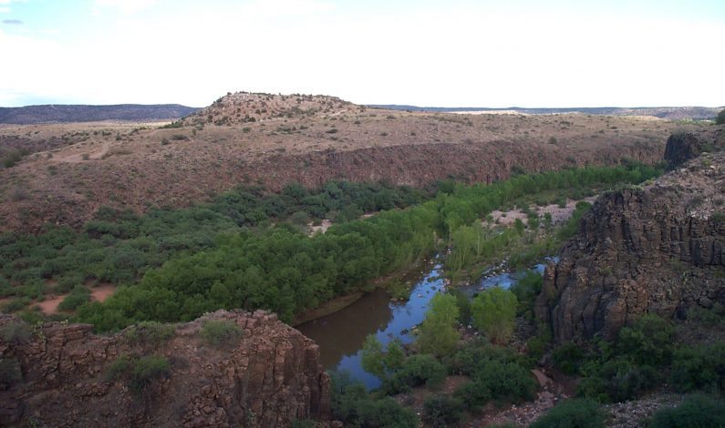 Phoenix firma acuerdo histórico para proteger suministro de agua