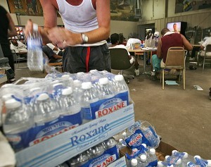 Las donaciones son deducibles de impuestos y pueden ser entregadas en los centros familiares de la Ciudad de Phoenix. Foto: AP 