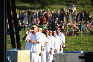 Los voladores que son indígenas totonacas de entre 20 y 30 años de edad transmitirán su mensaje ancestral. Foto: Notimex