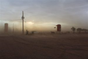 Tormenta de arena a través de Vertuccio Farms, en Mesa. Foto: AP