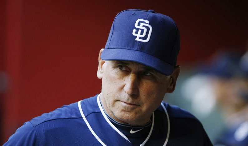 Padres de San Diego despiden al manager Bud Black