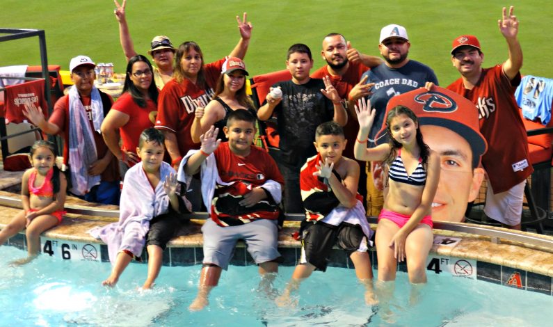 Familias de la CBYL se divierten en el Chase Field