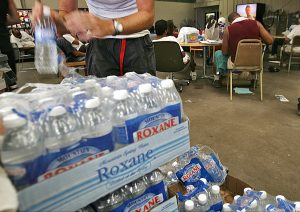 Las donaciones son deducibles de impuestos y pueden ser entregadas en los centros familiares de la Ciudad de Phoenix. Foto: AP 