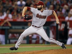 El abridor de los Diamondbacks Robbie Ray lanza ante los Angelinos durante el séptimo inning. Foto: AP