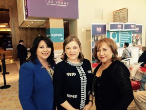 Sandra Perez, vice alcalde de la ciudad de Doral, Florida; la congresista de California Loreta Sanchez y Susana Posada, de la ciudad de Phoenix, en la conferencia de NALEO. Foto: Mixed Voces 