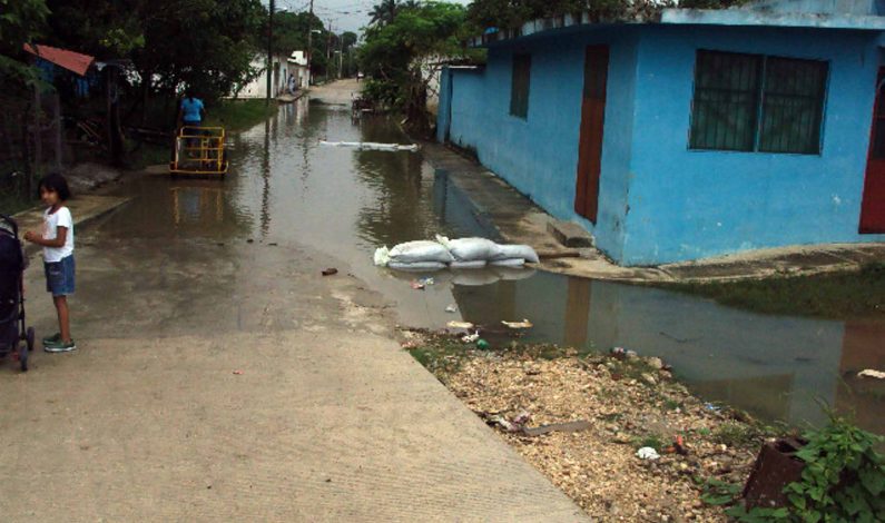 Evacúan 70 personas por desbordamiento de río en Sonora