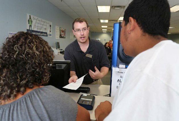 Organizaciones civiles promueven tarjeta en Tucson para indocumentados