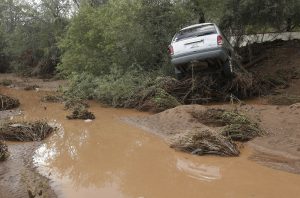 Las fuertes lluvias monzónicas en 2014 causaron grandes inundaciones y afectaron infraestructura urbana y viviendas. Foto: AP