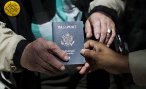 El servicio de pasaportes para ciudadanos estadunidenses fue reanudado el lunes pasado. Foto: AP