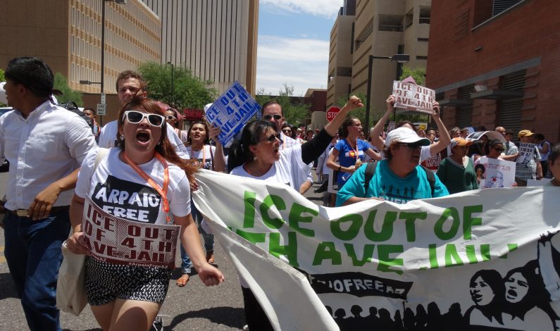 ¡Arresten a Arpaio, no a la gente! piden manifestantes