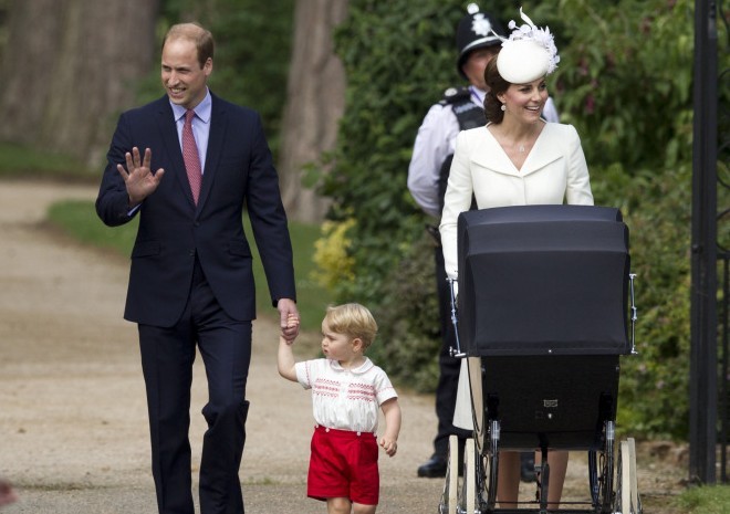 Bautizan a la princesa Carlota de la familia real británica