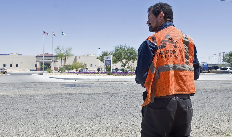 Inmigrantes detenidos recibieron pago de un dólar por día