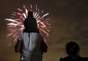 El Departamento de Seguridad Doméstica (DHS) llamó a los estadunidenses a mantener la vigilancia en los eventos como desfiles y festivales públicos. Foto: AP