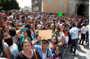 La gente no se cansa de rendir homenaje a Joan Sebastian. Foto: Notimex