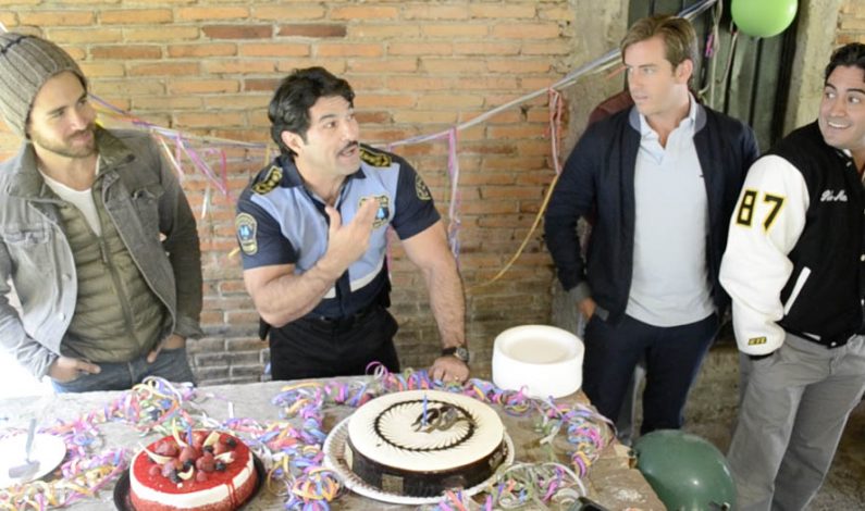 Arturo Carmona festeja cumpleaños grabando “La Vecina”