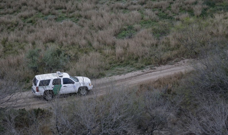 Patrulla Fronteriza rescata a indocumentados en desierto