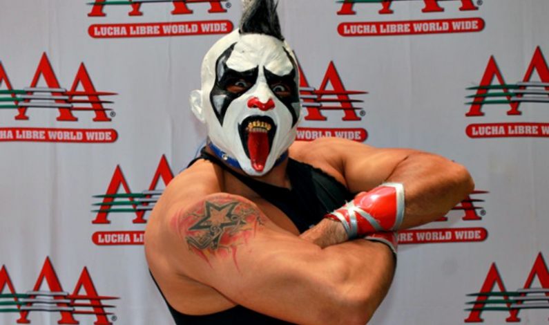 Psycho Clown arremete contra el Villano IV