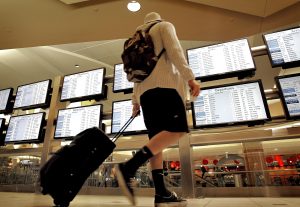 Las autoridades de la terminal aérea estiman que el próximo miércoles, jueves y domingo seran días de mucho tráfico de pasajeros. Foto: AP