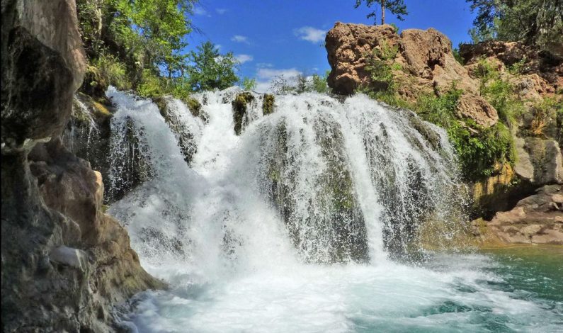 El encanto de la cascada de Fossil Creek