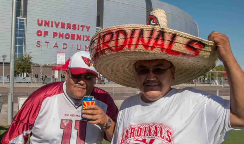 Aficionados no dejan de apoyar a Cardenales