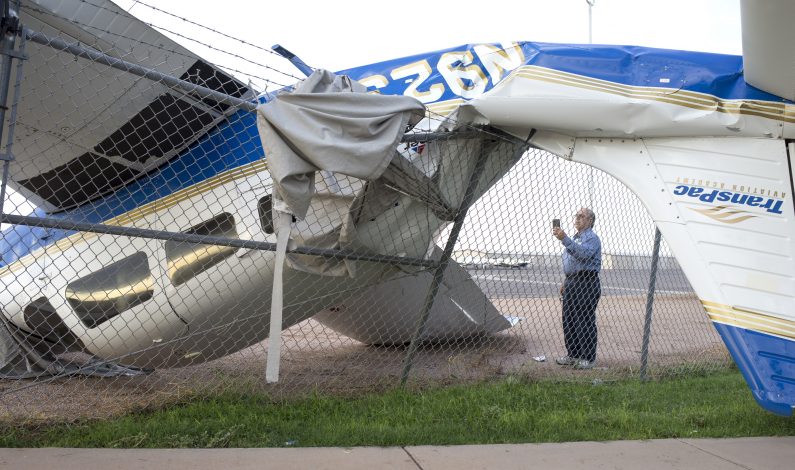 Tormenta vuelca avionetas en zona de Phoenix