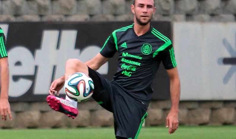 Mexicano Miguel Layún contento de jugar en Premier League