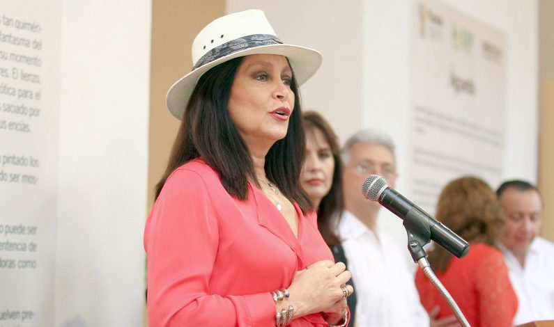 Daniela Romo llega a 56 años con su nuevo CD “La voz del corazón”