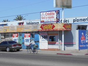 En la frontera norte de México la economía está dolarizada, por lo que los cambios en la cotización de ese billete frente al peso ocasionan diversas situaciones y consideraciones para los pobladores. Foto: Notimex