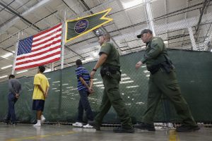 Hasta junio de este año fueron asegurados 599 niños y adolescentes. Foto: AP