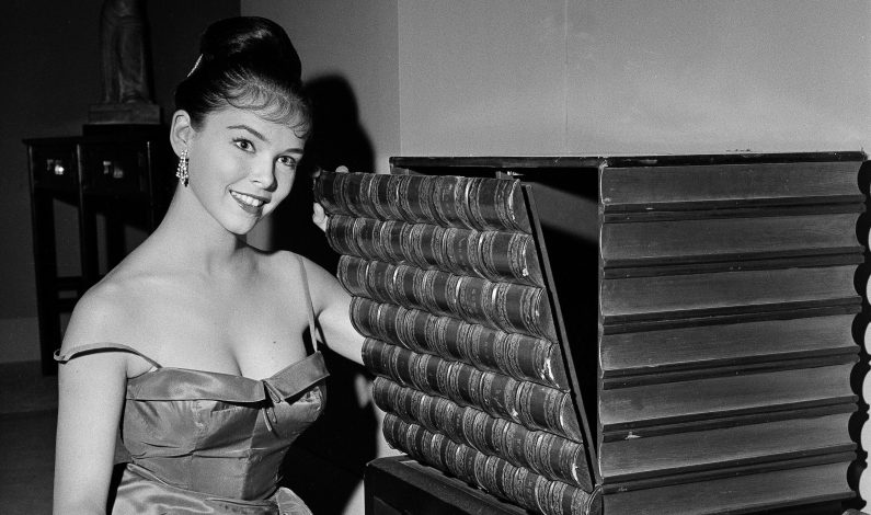 Fallece Yvonne Craig, la “Batichica” de los años 60