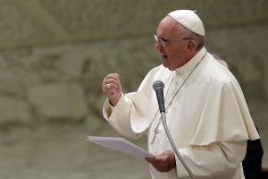 El Papa afirmó que se siente particularmente cercano a la crisis de los refugiados, cuyas proporciones crece cada día. Foto: Archivo