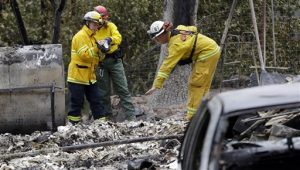 Cinco han sido las víctimas fatales del fuego en el norte del estado, dijeron las autoridades el jueves. Foto: AP