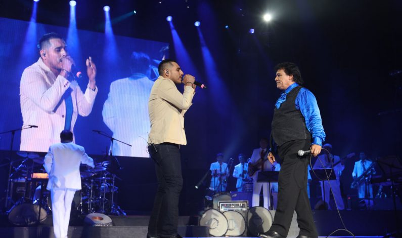 Espinoza Paz se luce al lado de Juan Gabriel