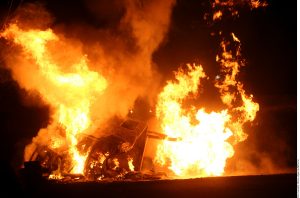 Personal de Bomberos de Tlalnepantla y de otros municipios aledaños acudieron a atender la emergencia. Foto: AR