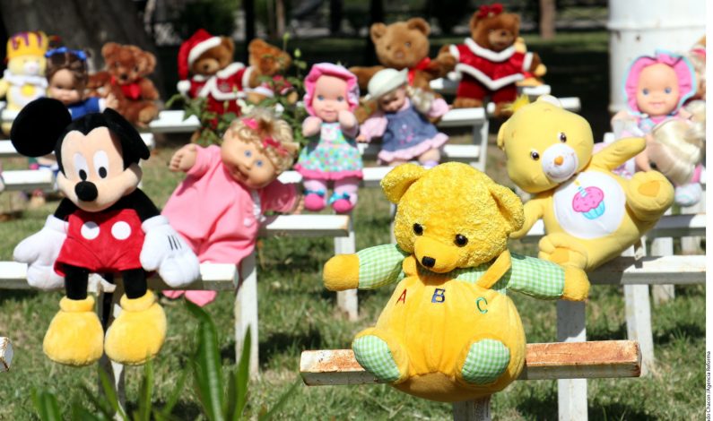 México: Renuevan peluches en cruces de Guardería ABC