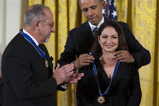 Obama condecora a Emilio y Gloria Estefan